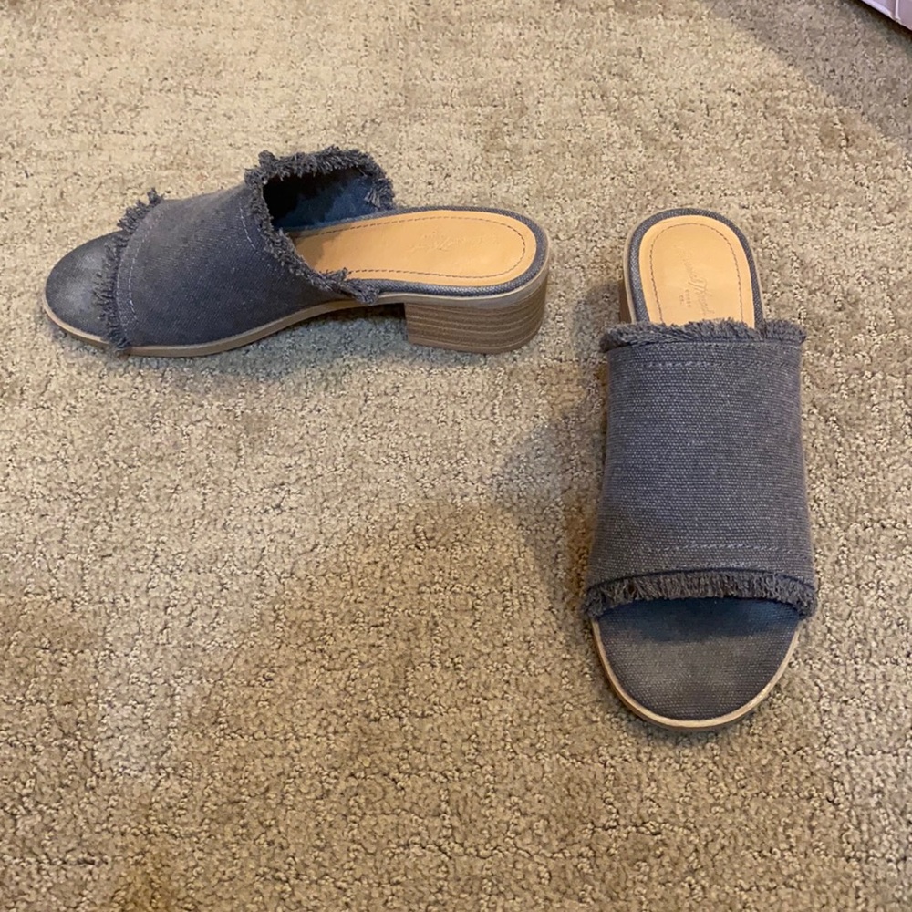 Universal Thread Size 7 Slides - image 1